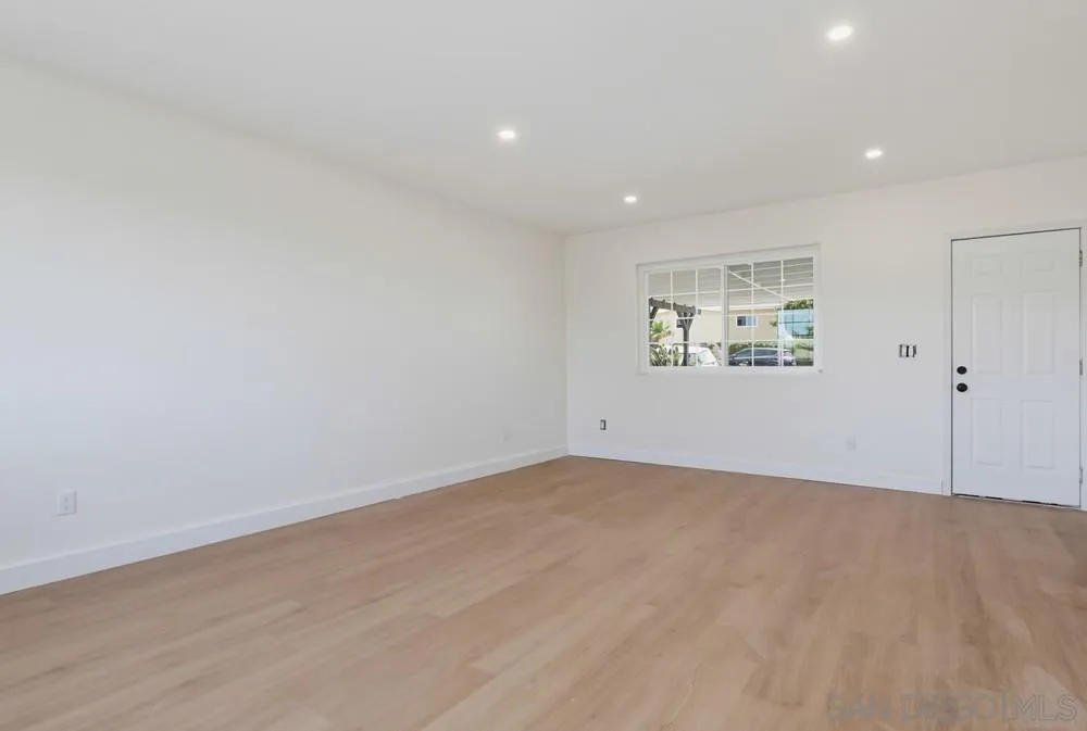 https://cdn.realtyfeed.com/cdn/127/260018297/461c11b7aea6cfe516a9c070dfb3d989.webp