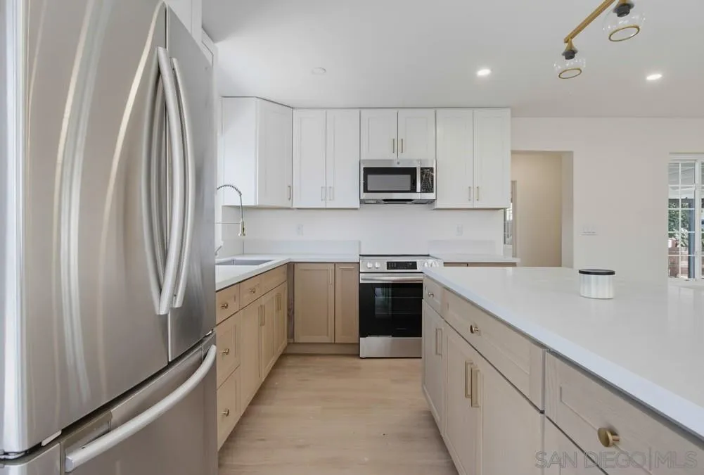 https://cdn.realtyfeed.com/cdn/127/260018297/55f00e36f3706a11bbbfe004f2921ef9.webp