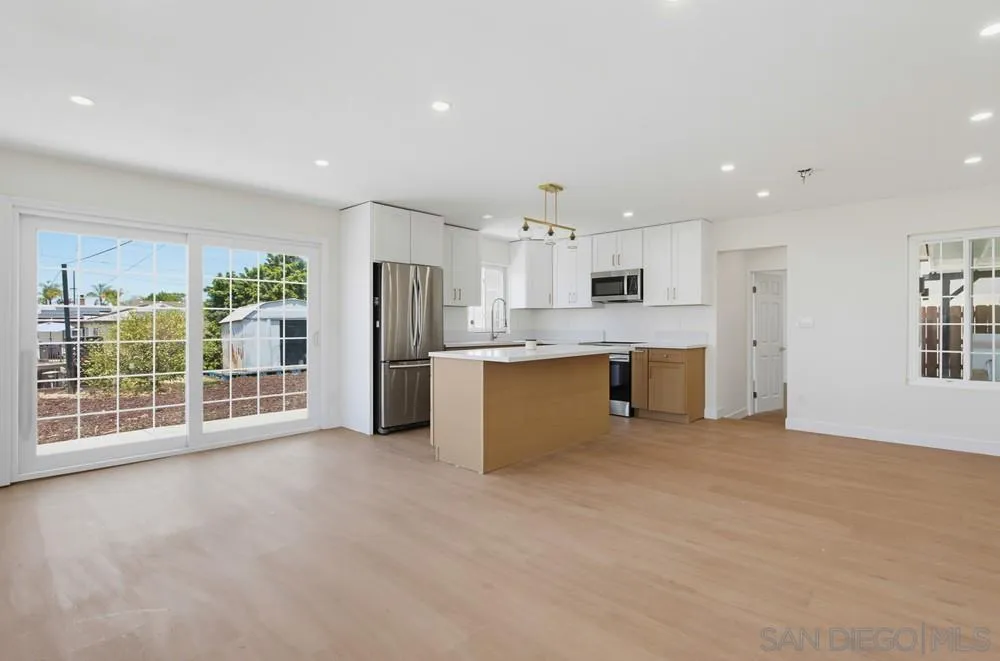 https://cdn.realtyfeed.com/cdn/127/260018297/570b9298dbfed44561db700ab5f25806.webp