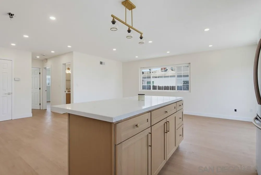 https://cdn.realtyfeed.com/cdn/127/260018297/9b3fd20c61a3bf325cd4f2d59f856486.webp
