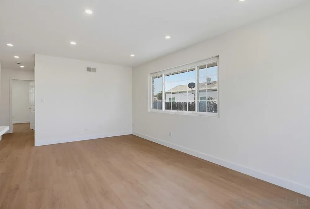 https://cdn.realtyfeed.com/cdn/127/260018297/abc41557f01b3a2d43b109d66032d0ac.webp