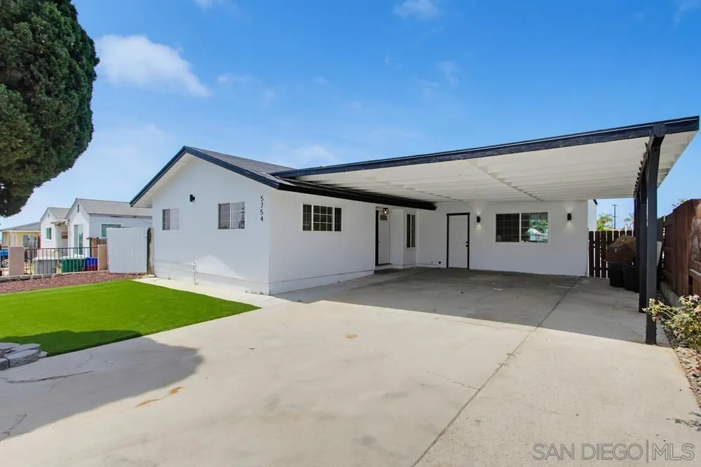 https://cdn.realtyfeed.com/cdn/127/260018297/bca2c501c33283b8d2e71efd1166152f.webp
