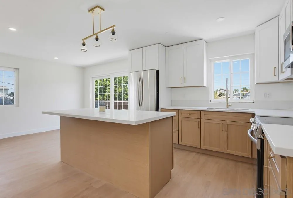 https://cdn.realtyfeed.com/cdn/127/260018297/cc31c3804ae4d984bff63721b63e14aa.webp