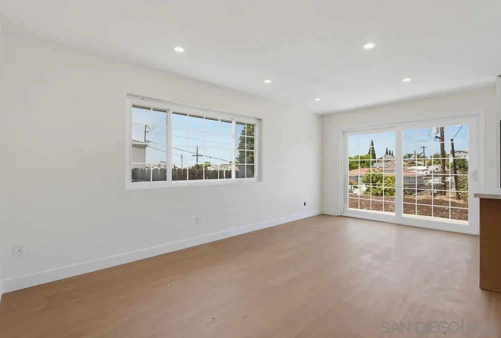 https://cdn.realtyfeed.com/cdn/127/260018297/ec1dba61df448b9570b685ce784319e8.webp