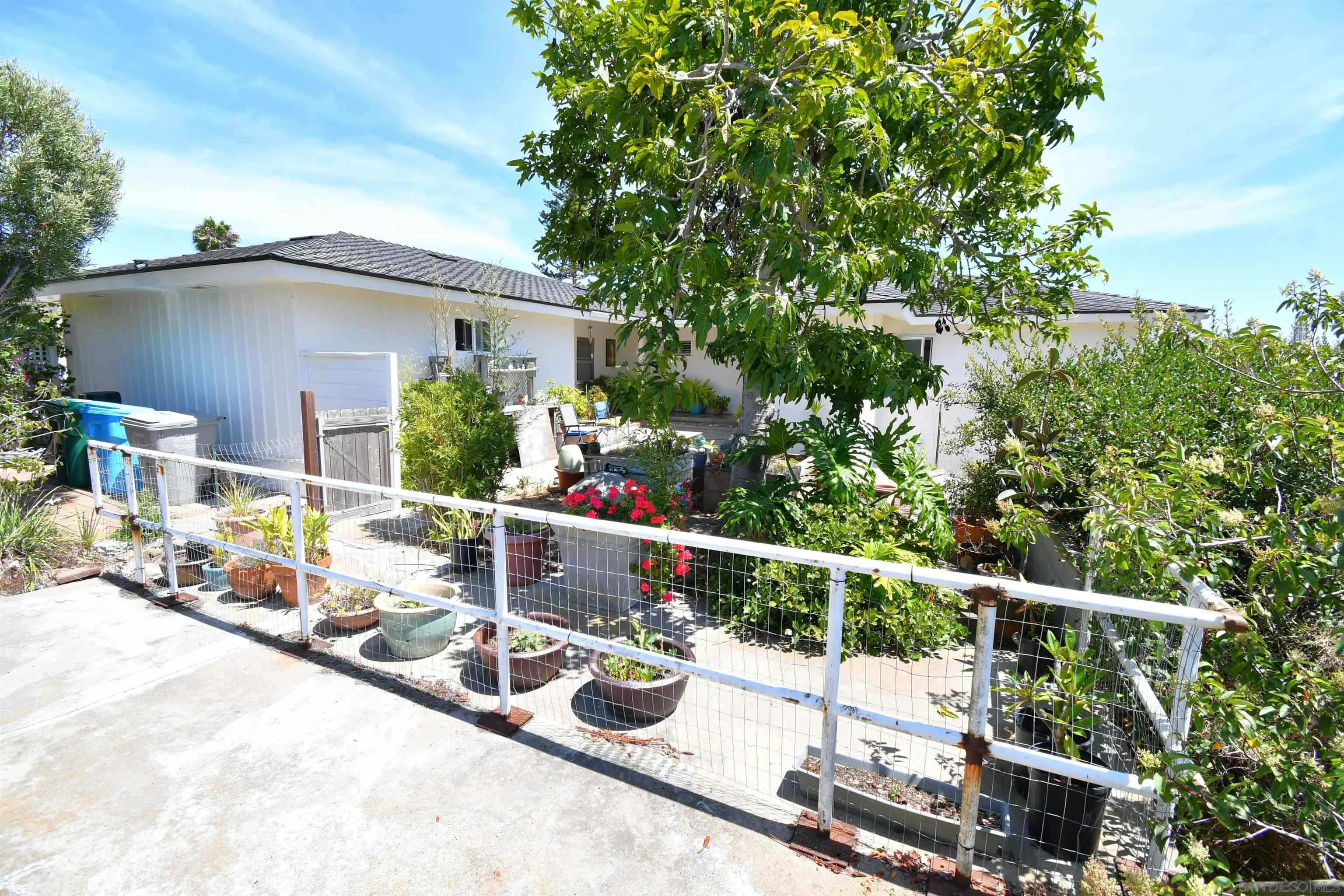https://cdn.realtyfeed.com/cdn/127/260018298/d57f38760cb92245b035eba7a6771fba.webp