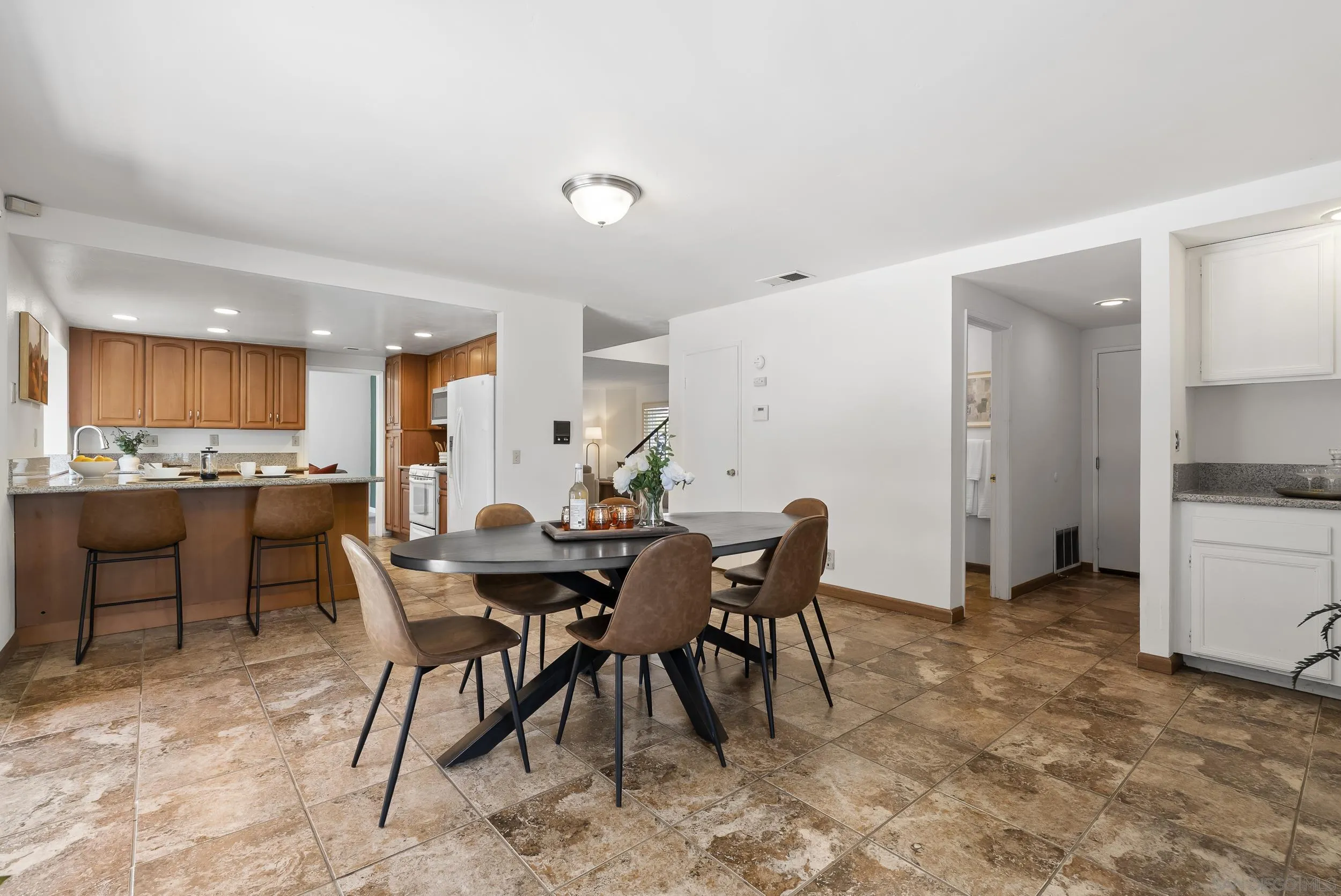 https://cdn.realtyfeed.com/cdn/127/260018299/0822369d22895b732cf2cbf52423108f.webp