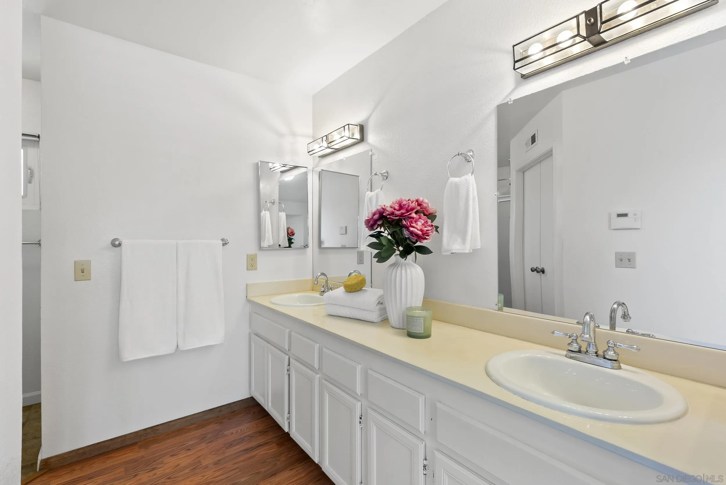 https://cdn.realtyfeed.com/cdn/127/260018299/1aa052aa0b2adaff465117db7c790b24.webp