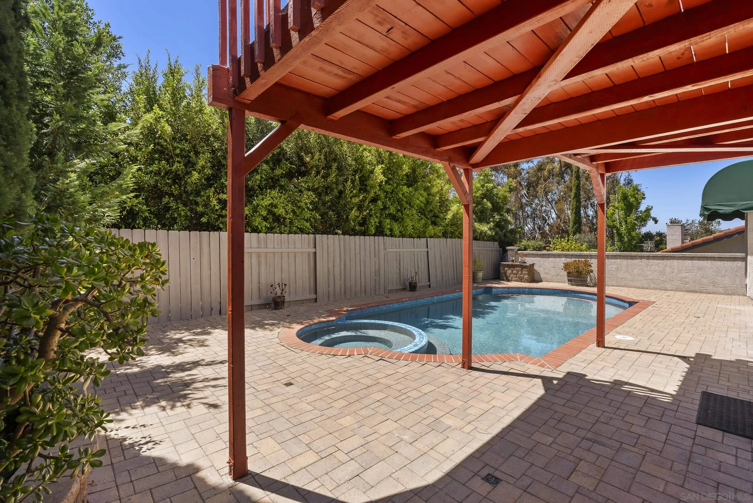 https://cdn.realtyfeed.com/cdn/127/260018299/1fdea1c39666294577e350217ec2d2f4.webp