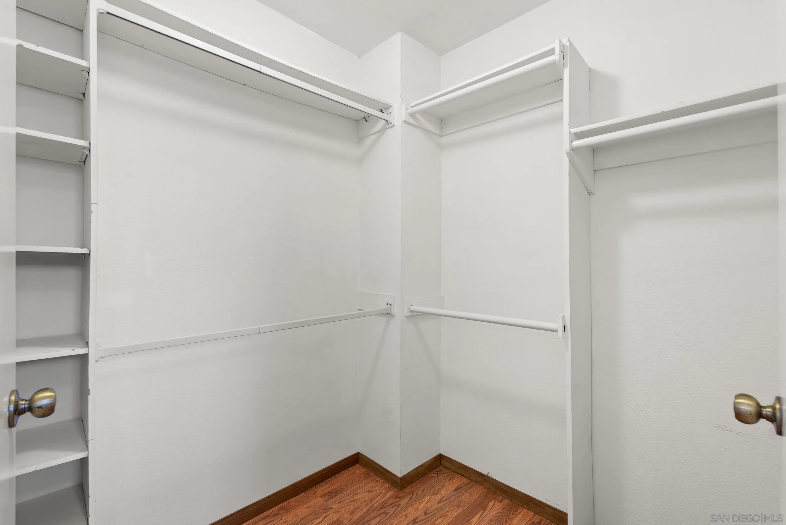 https://cdn.realtyfeed.com/cdn/127/260018299/236398efdbbee522cd50caa3a14ac341.webp