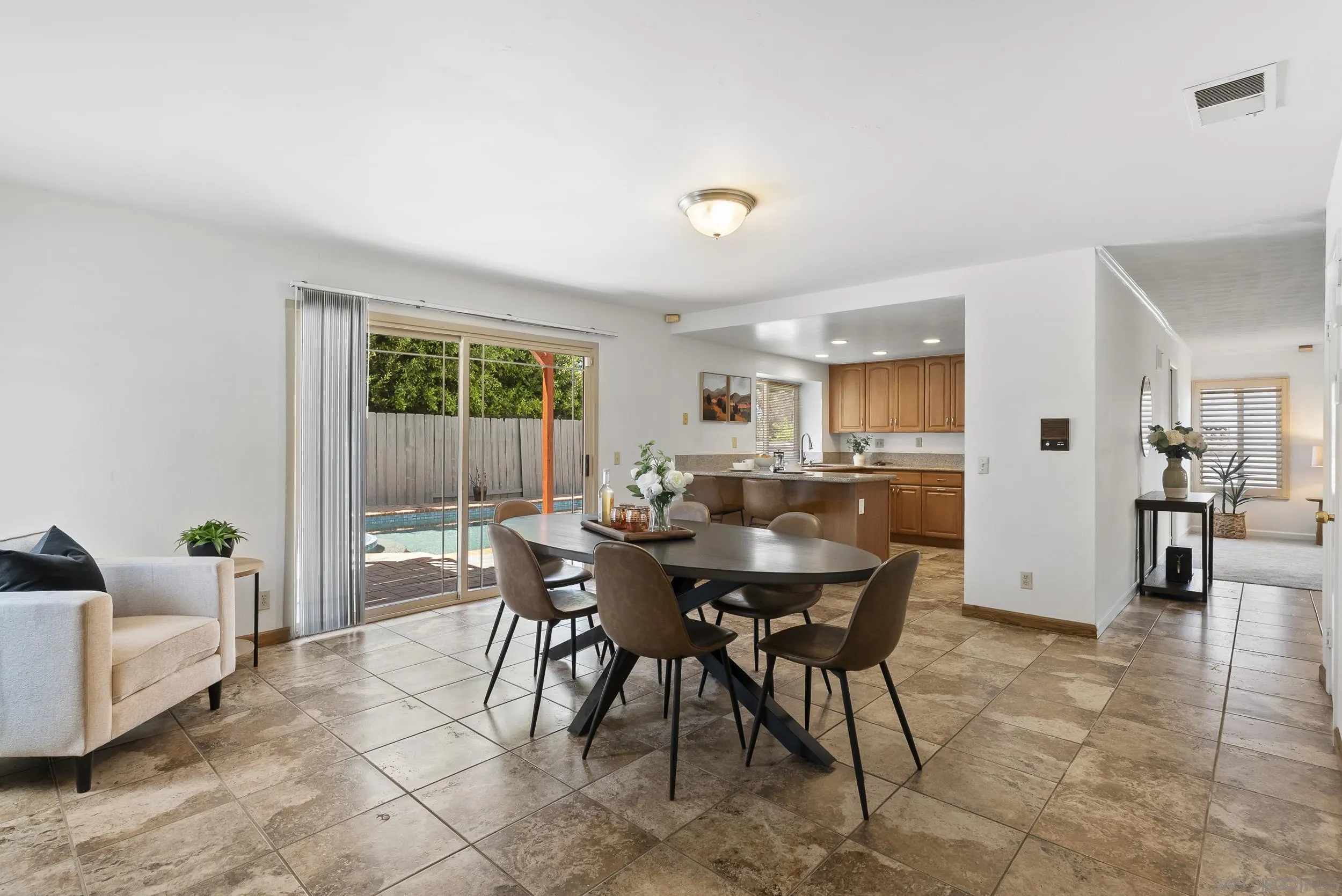 https://cdn.realtyfeed.com/cdn/127/260018299/a7a1571ade2e41d728560e18291a74dd.webp