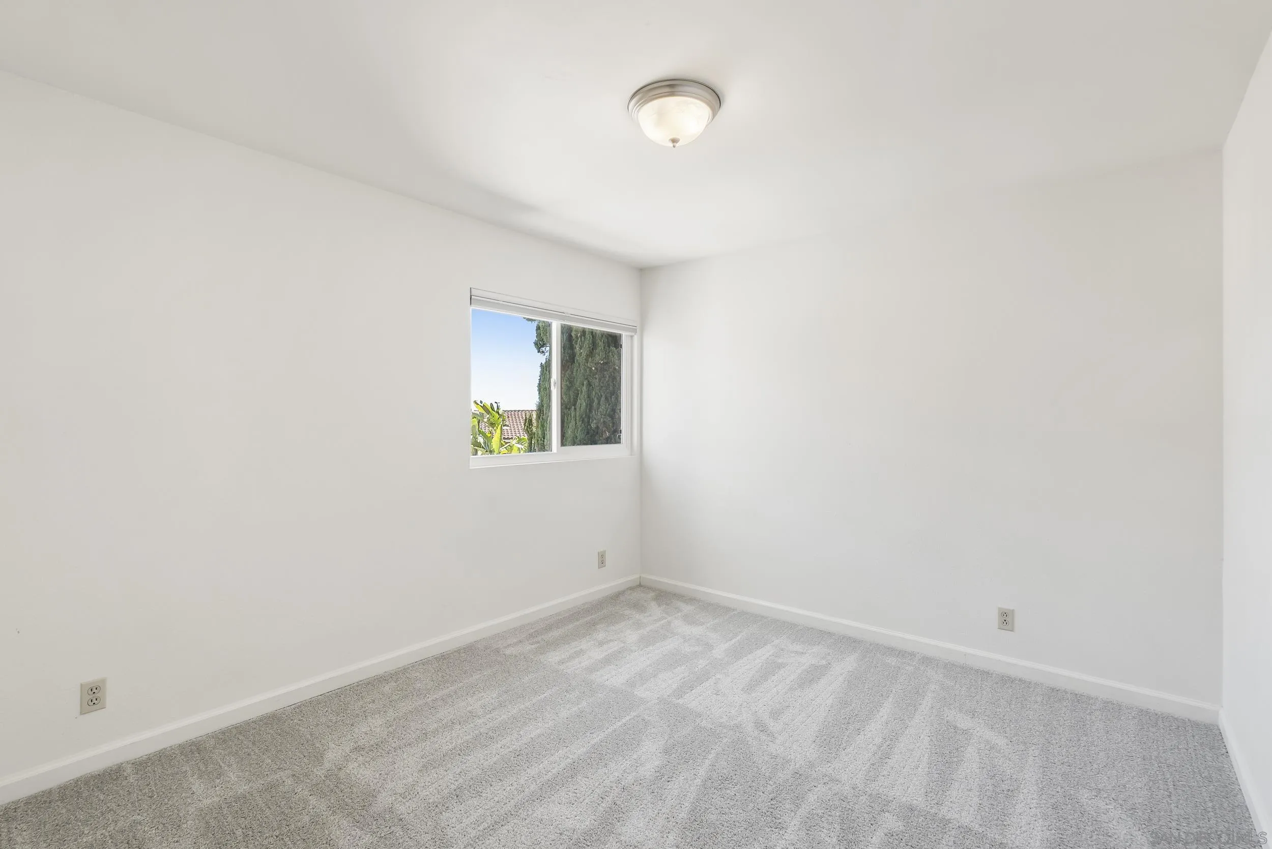 https://cdn.realtyfeed.com/cdn/127/260018299/e39acb2ce9fef3517fe4d1a984ff1be3.webp