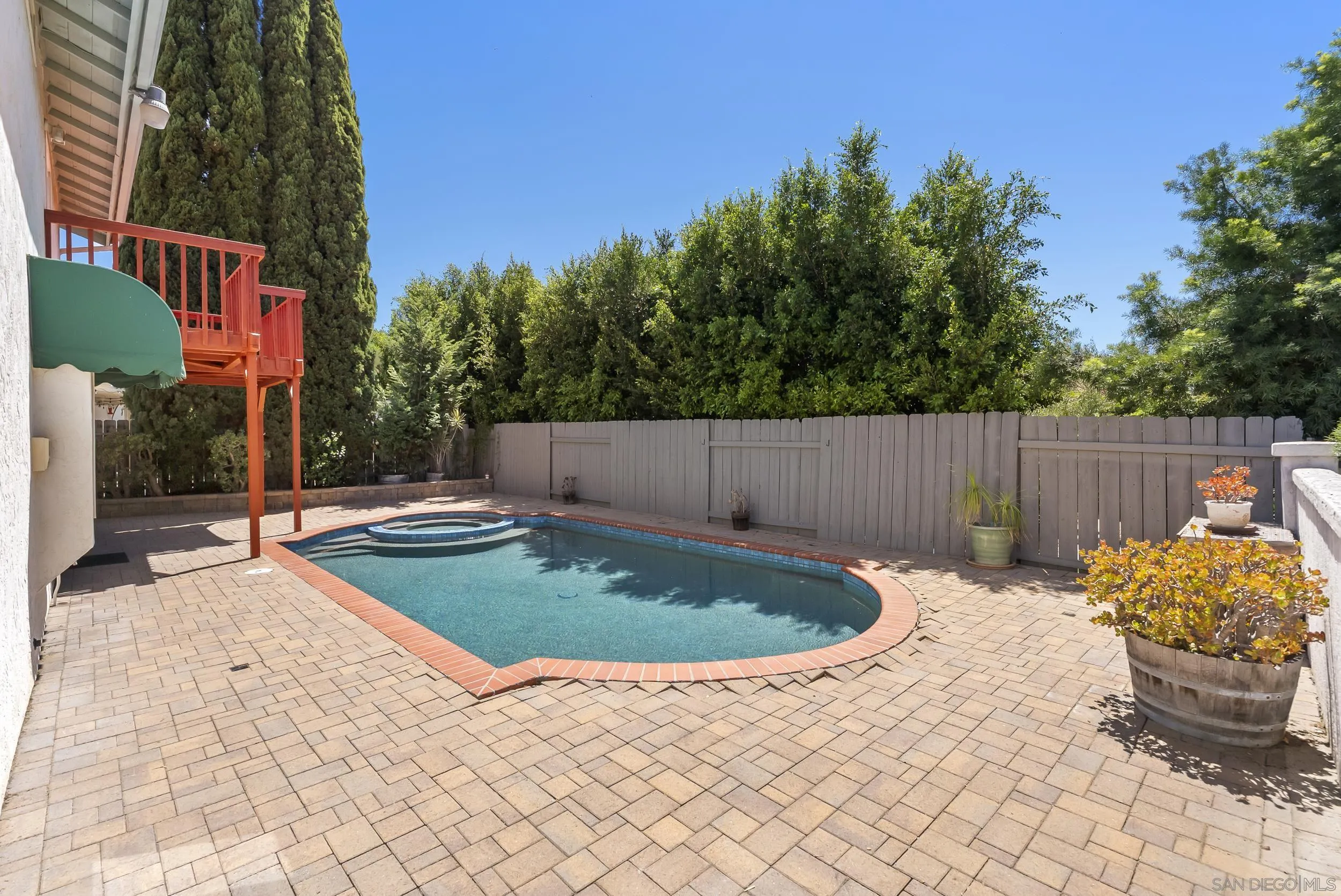https://cdn.realtyfeed.com/cdn/127/260018299/f787656c86a83b108f4bcc231c54a63c.webp