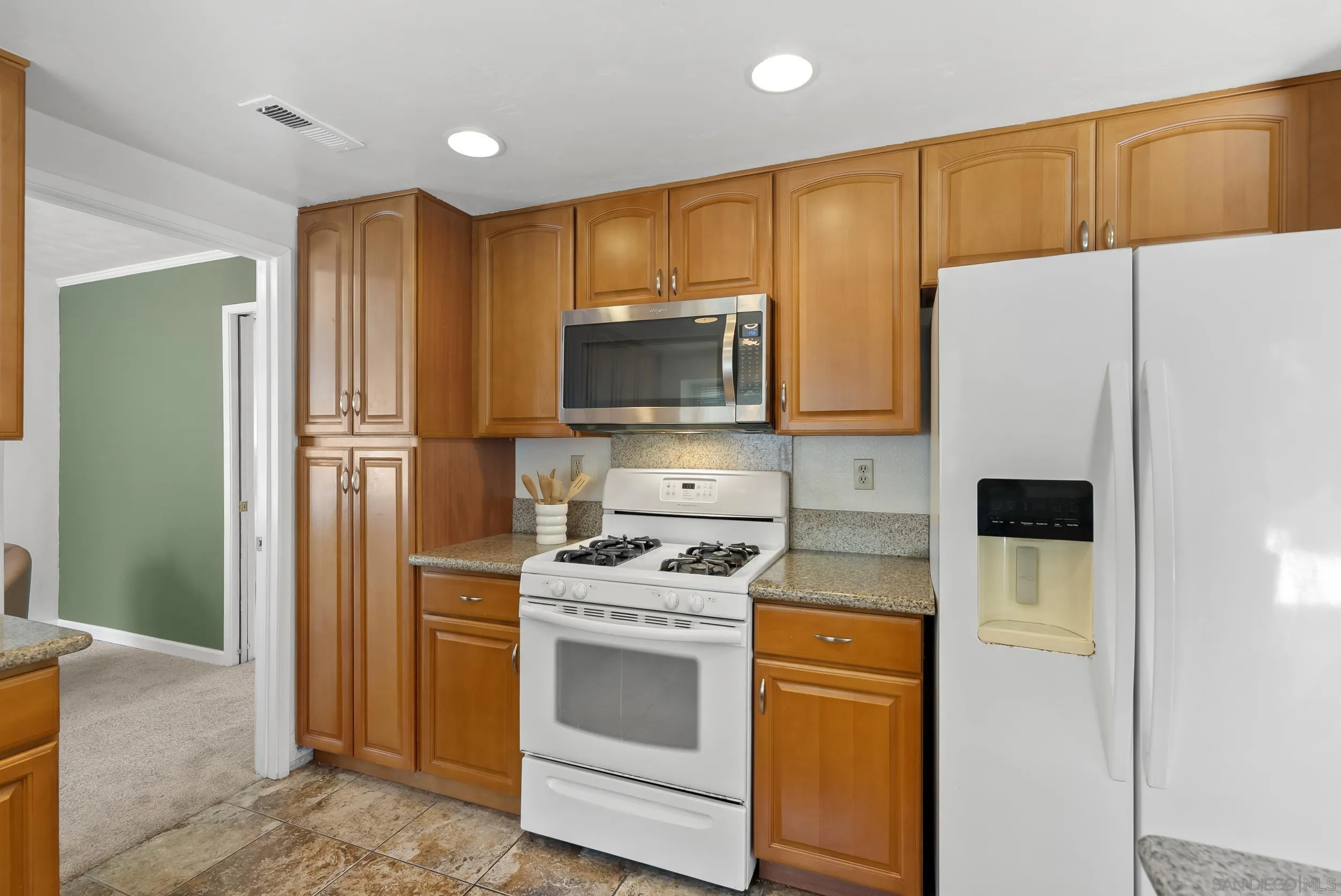 https://cdn.realtyfeed.com/cdn/127/260018299/f8ac8a0372066320e964ada1c3f57d70.webp