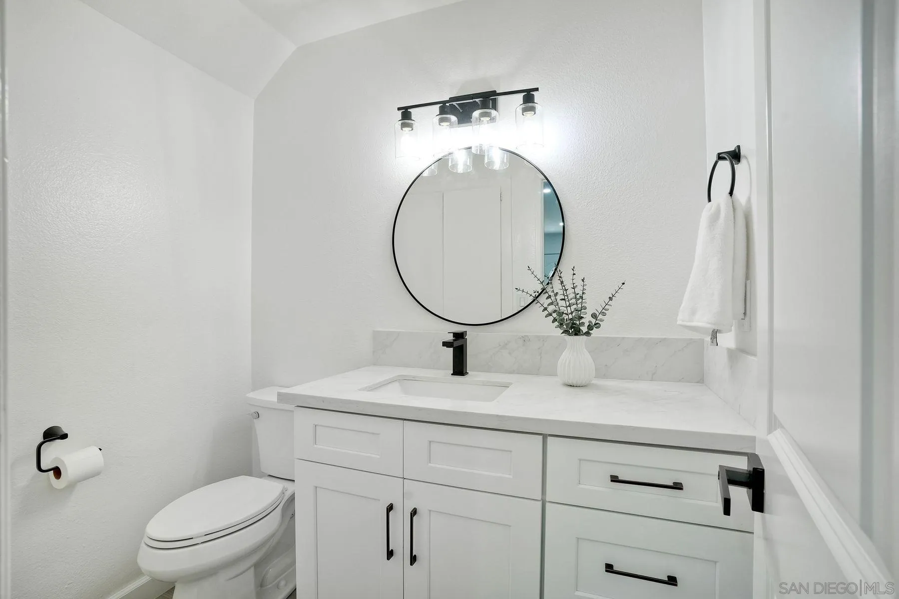 Photo #13: 260018300 Listing: Photo #13