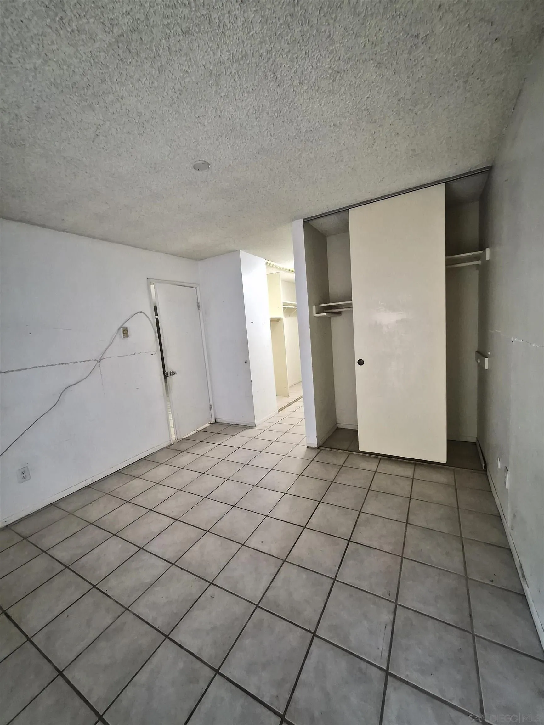 Photo #8: 260018306 Listing: Photo #8