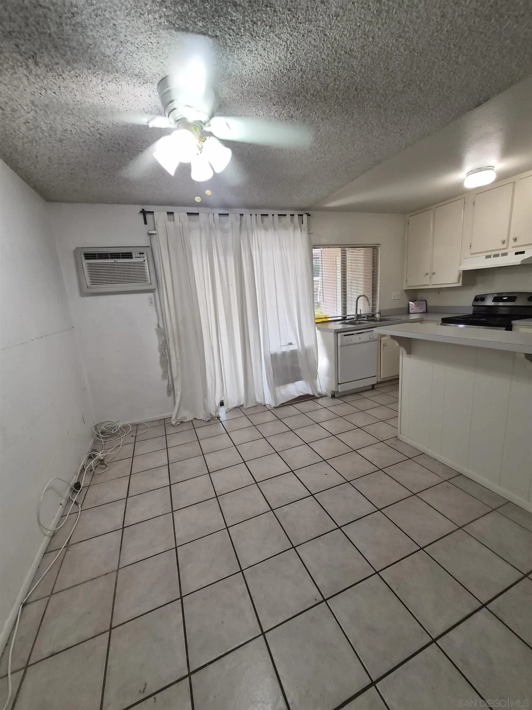 Photo #1: 260018306 Listing: Photo #1