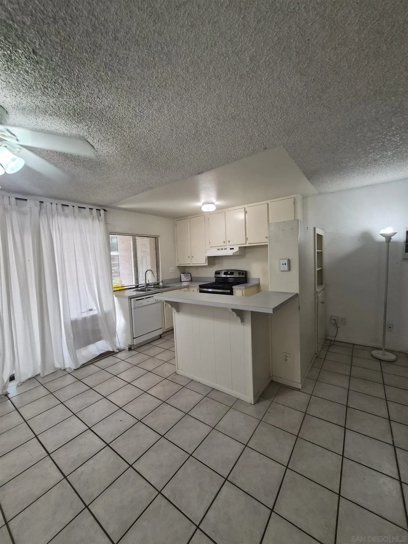Photo #2: 260018306 Listing: Photo #2