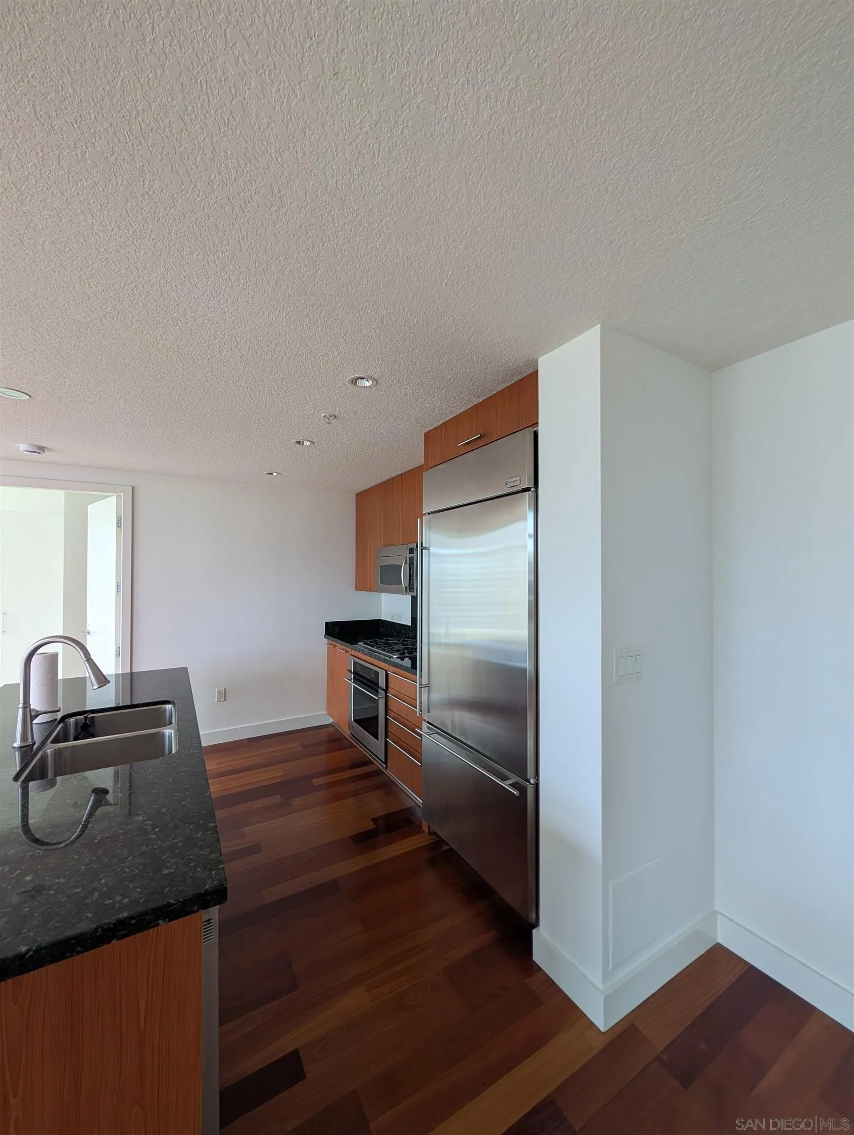 Photo #6: 260018307 Listing: Photo #6