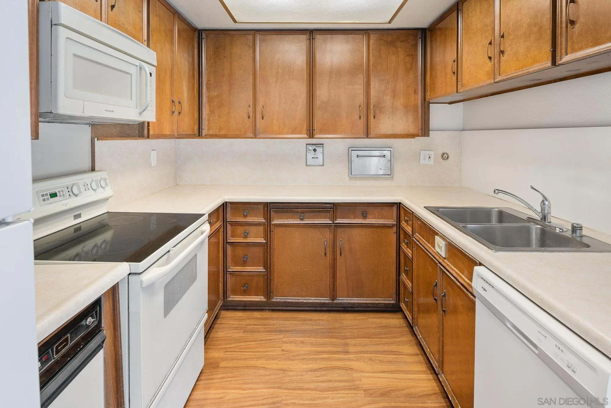 Photo #3: 260018315 Listing: Photo #3