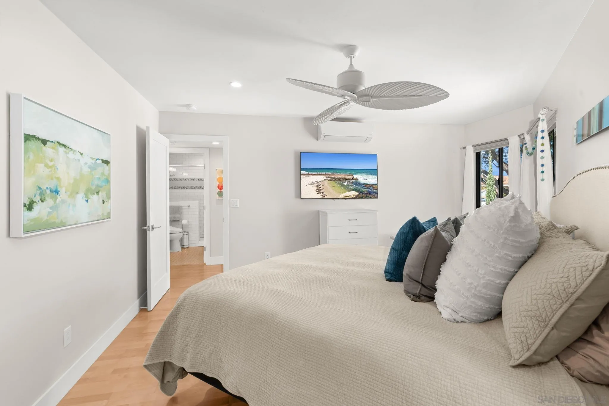 https://cdn.realtyfeed.com/cdn/127/260018335/074a668b55c07863f198de5b8d8f3d2c.webp