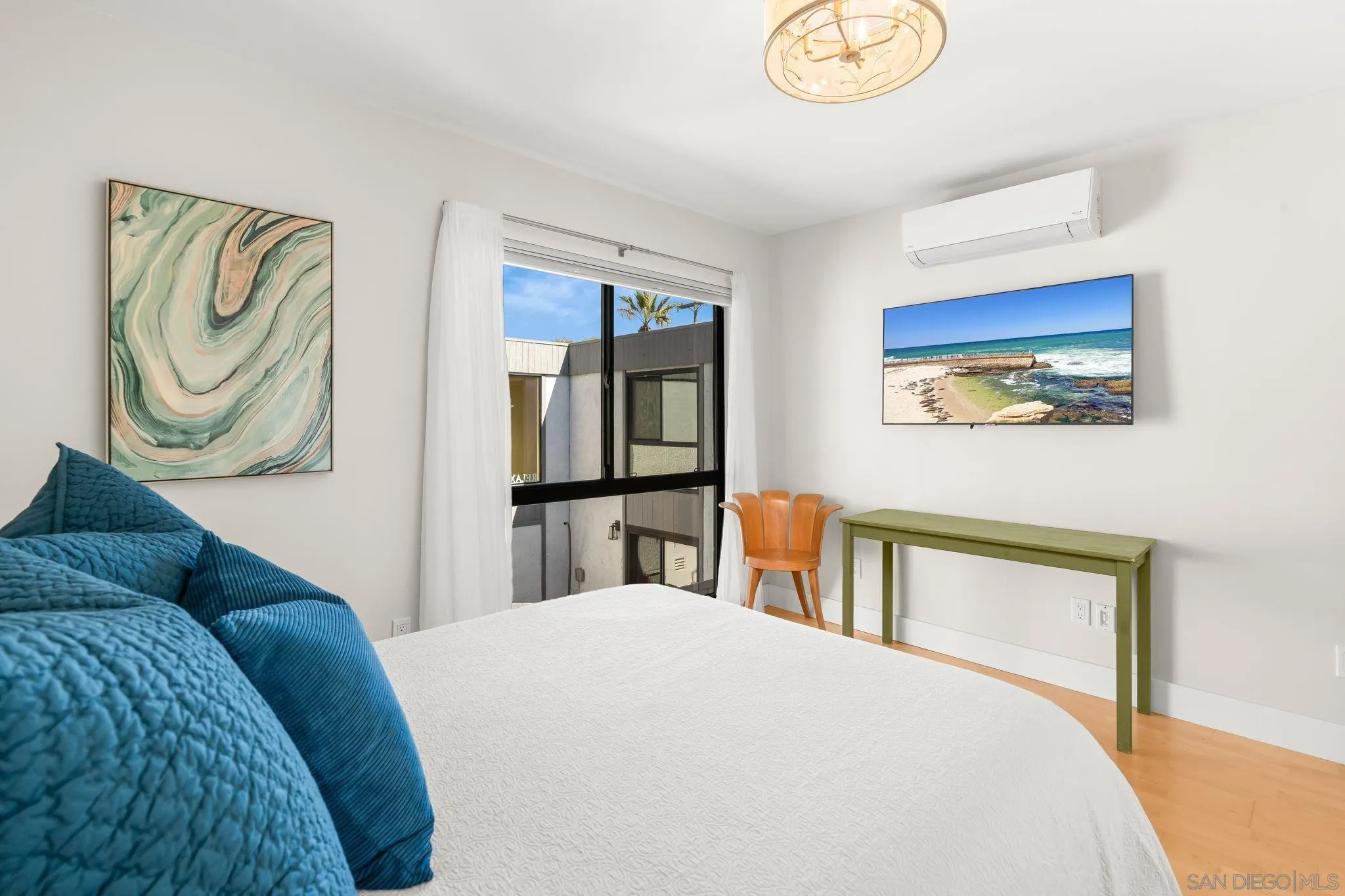 https://cdn.realtyfeed.com/cdn/127/260018335/146848130503fafea3f988f82ced0d09.webp