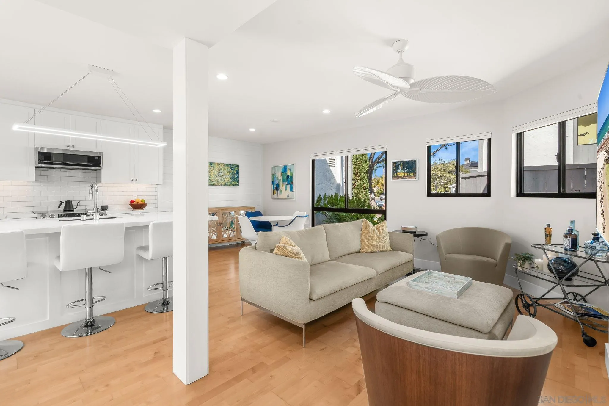 https://cdn.realtyfeed.com/cdn/127/260018335/59eb9b7d4738e824324c93a5c0c8f4fd.webp