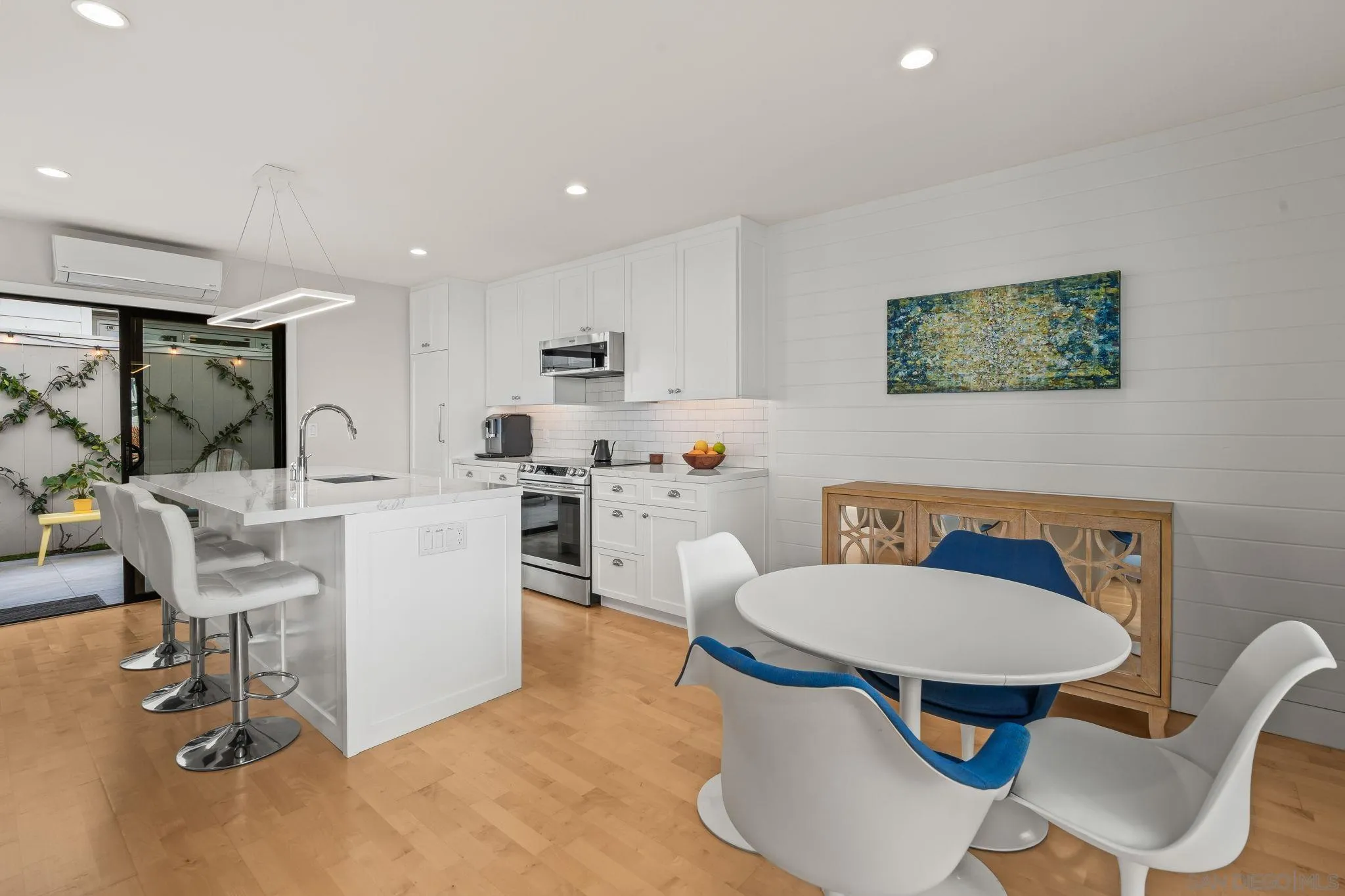 https://cdn.realtyfeed.com/cdn/127/260018335/5ddd851e2caa3998f9d85023e4325c82.webp
