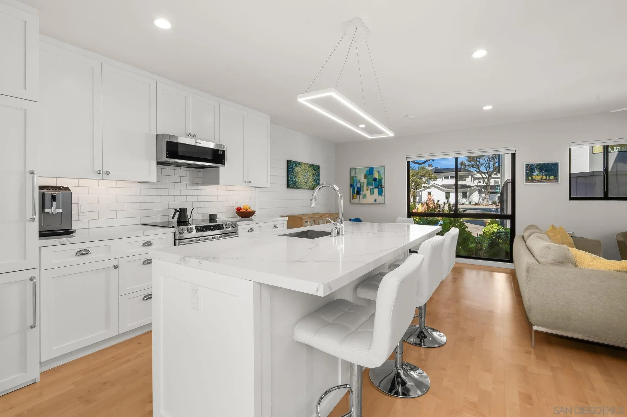 https://cdn.realtyfeed.com/cdn/127/260018335/6c2efa37ed89443d314c4d4de6f463c0.webp