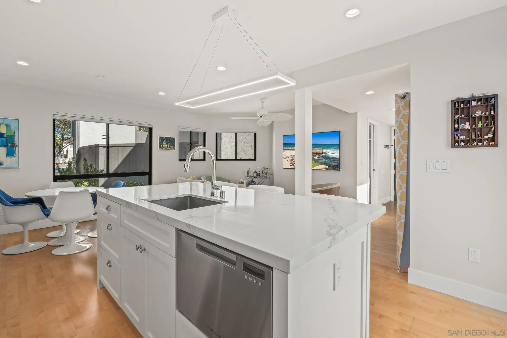 https://cdn.realtyfeed.com/cdn/127/260018335/98b679e2e4d4777537c8c7cf1d135b0e.webp