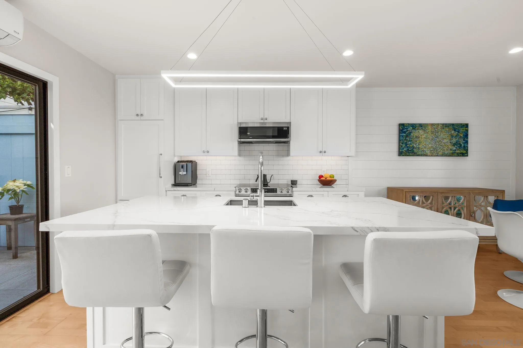 https://cdn.realtyfeed.com/cdn/127/260018335/e4c40e06e80543a49383232d992575af.webp