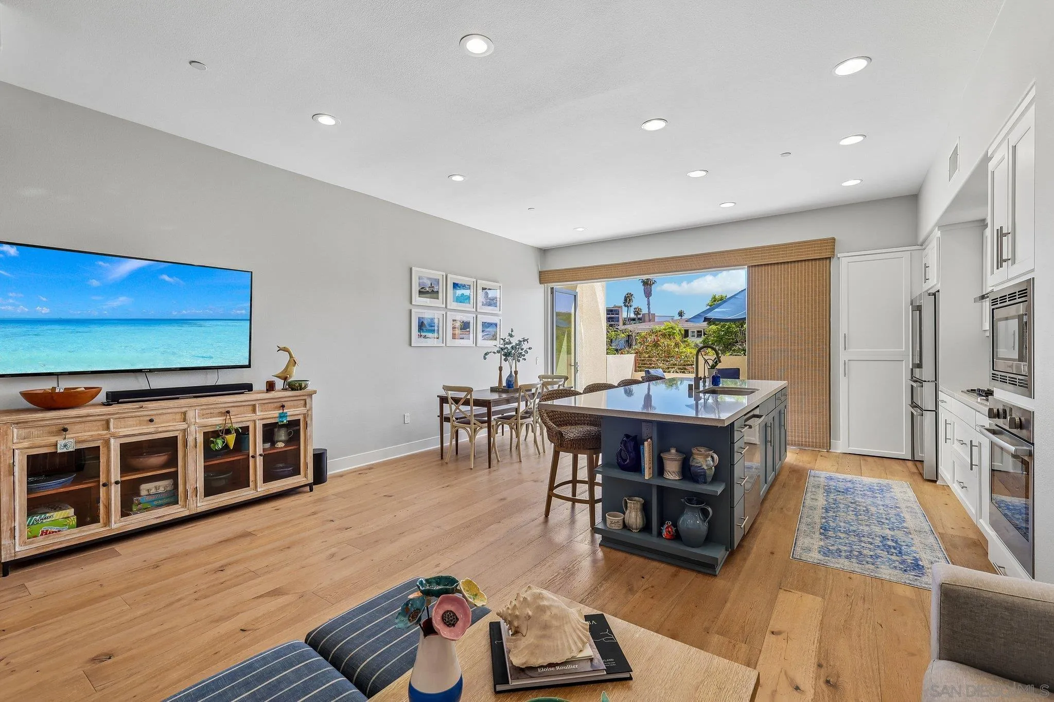 https://cdn.realtyfeed.com/cdn/127/260018340/8bbbc3a4ad86e0931e196b7dbd4444fe.webp