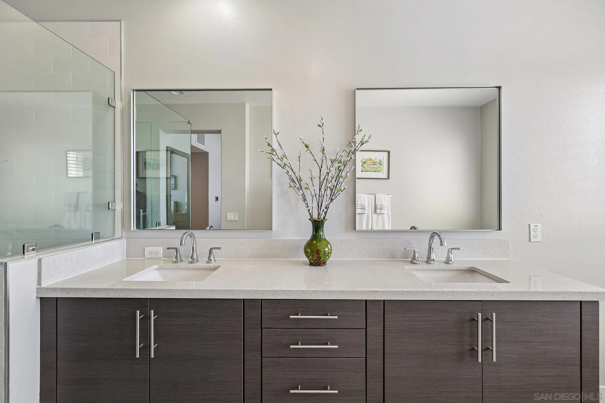 https://cdn.realtyfeed.com/cdn/127/260018340/cf68dfee975528cd4437669de1ef14d6.webp