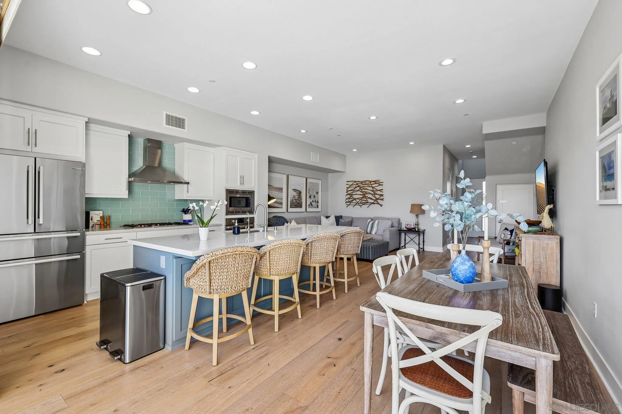 https://cdn.realtyfeed.com/cdn/127/260018340/d994e0521a16d456871e9e214c6bb8a6.webp