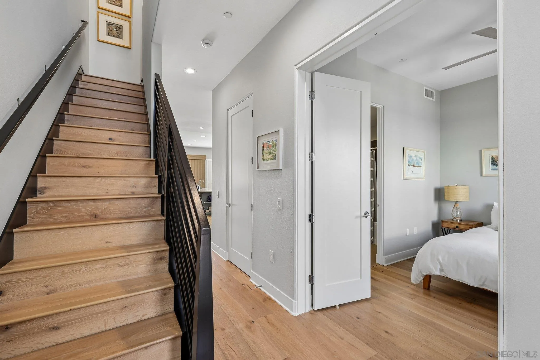 https://cdn.realtyfeed.com/cdn/127/260018340/e1207f2d00d4b9b3c17f998ef5a61c87.webp