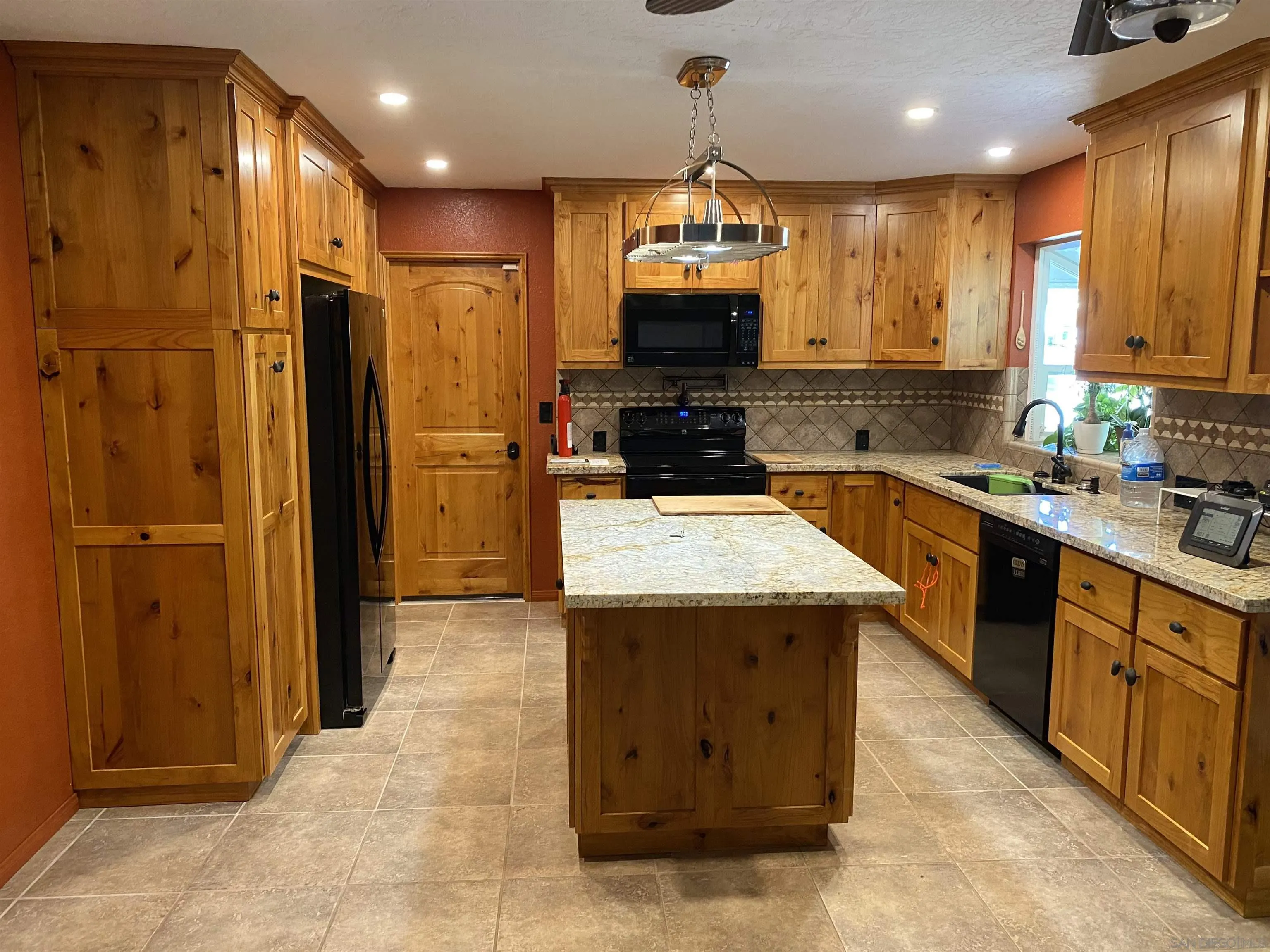 https://cdn.realtyfeed.com/cdn/127/260018343/220d016677f7b72be1093ec16ef85595.webp