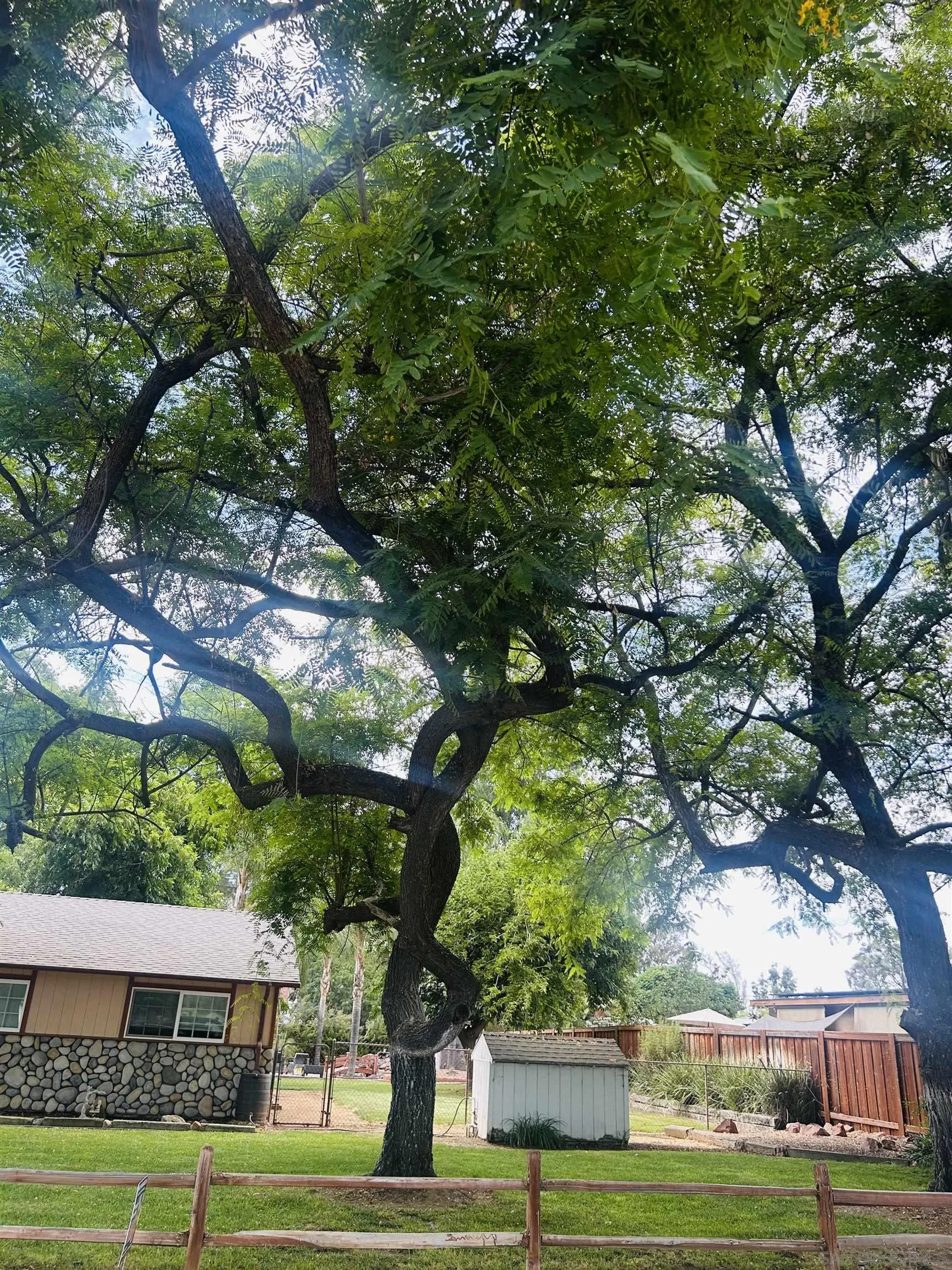 https://cdn.realtyfeed.com/cdn/127/260018343/912cba342b9d3e620ca8cf488495d189.webp