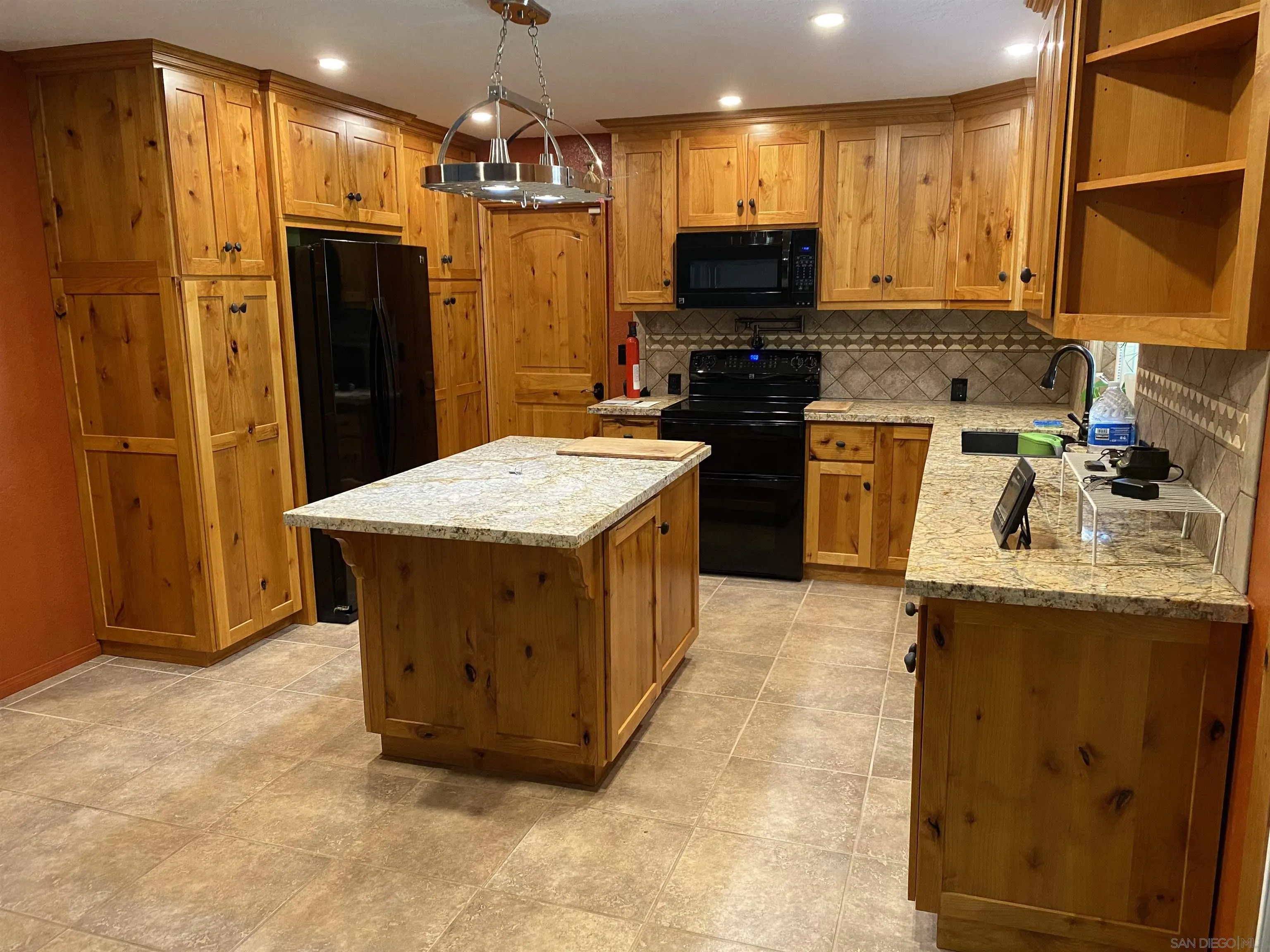 https://cdn.realtyfeed.com/cdn/127/260018343/a844cd4c9947870ac5d9d96bbde4c09e.webp