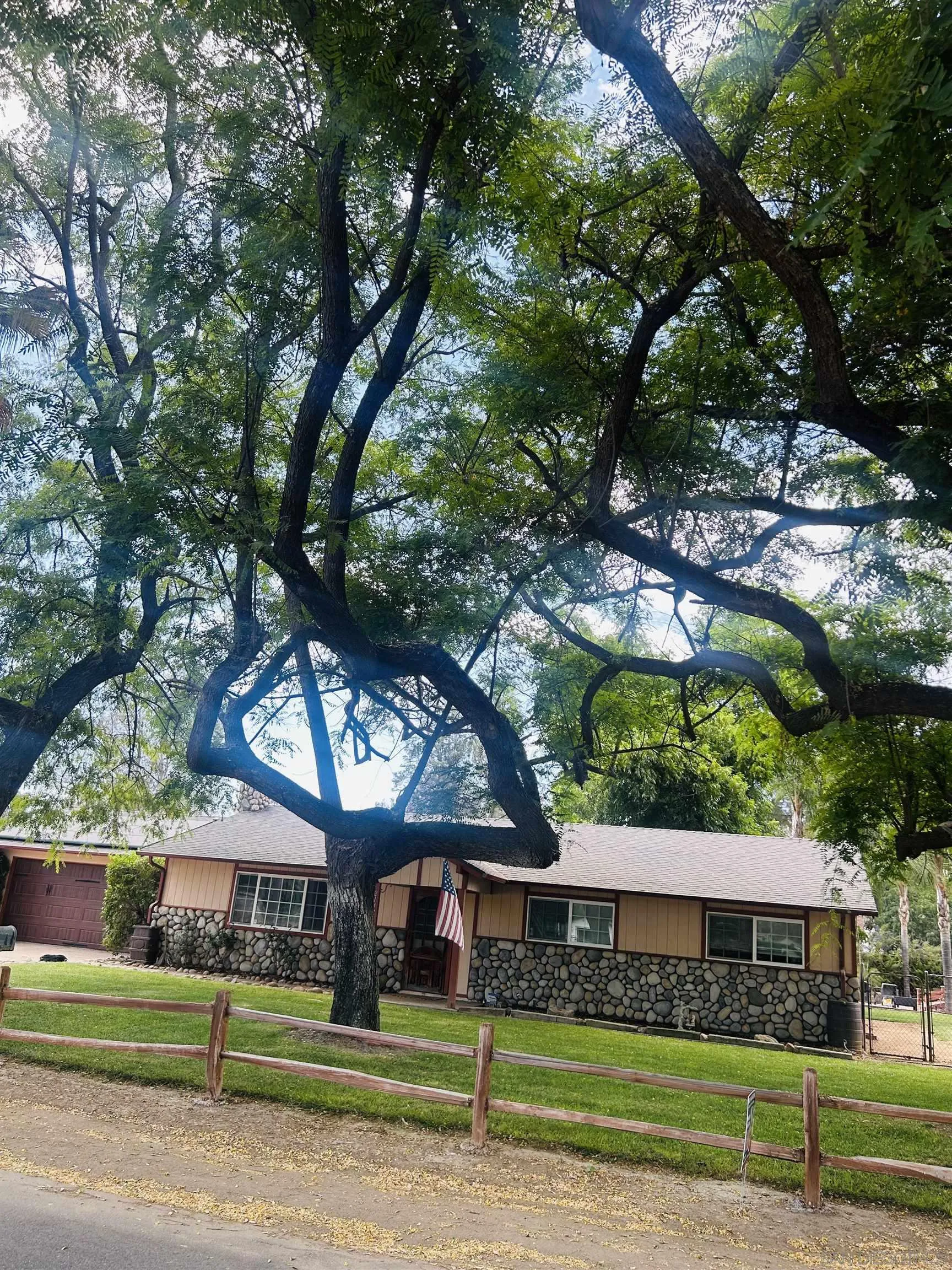 https://cdn.realtyfeed.com/cdn/127/260018343/ba6c8490c77dd2952547c9c9e92d7142.webp