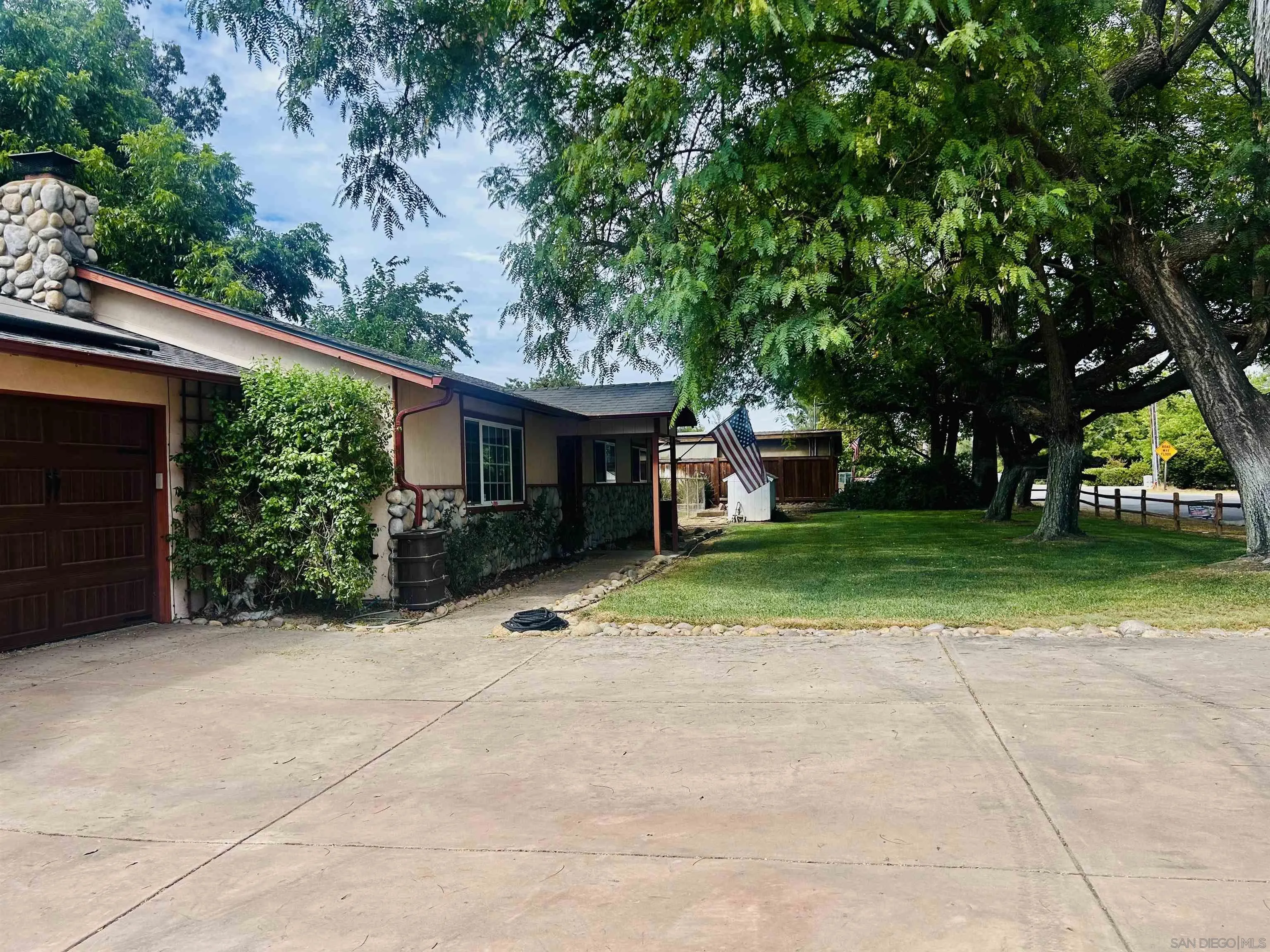 https://cdn.realtyfeed.com/cdn/127/260018343/c2e965ebcf4fd27614fa876602c10341.webp