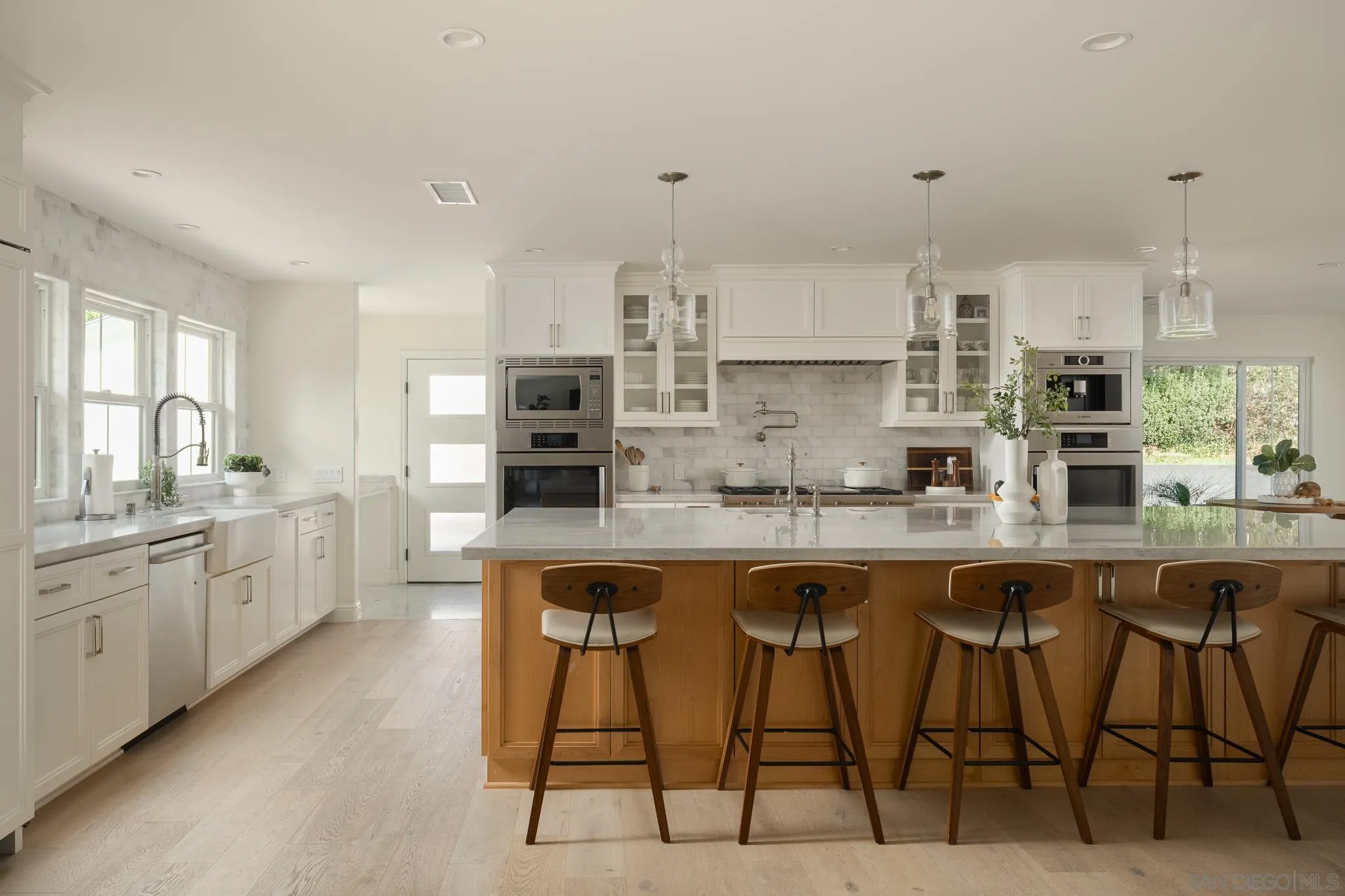https://cdn.realtyfeed.com/cdn/127/260018344/569826aabd8393c831d36f3e741dd7ac.webp