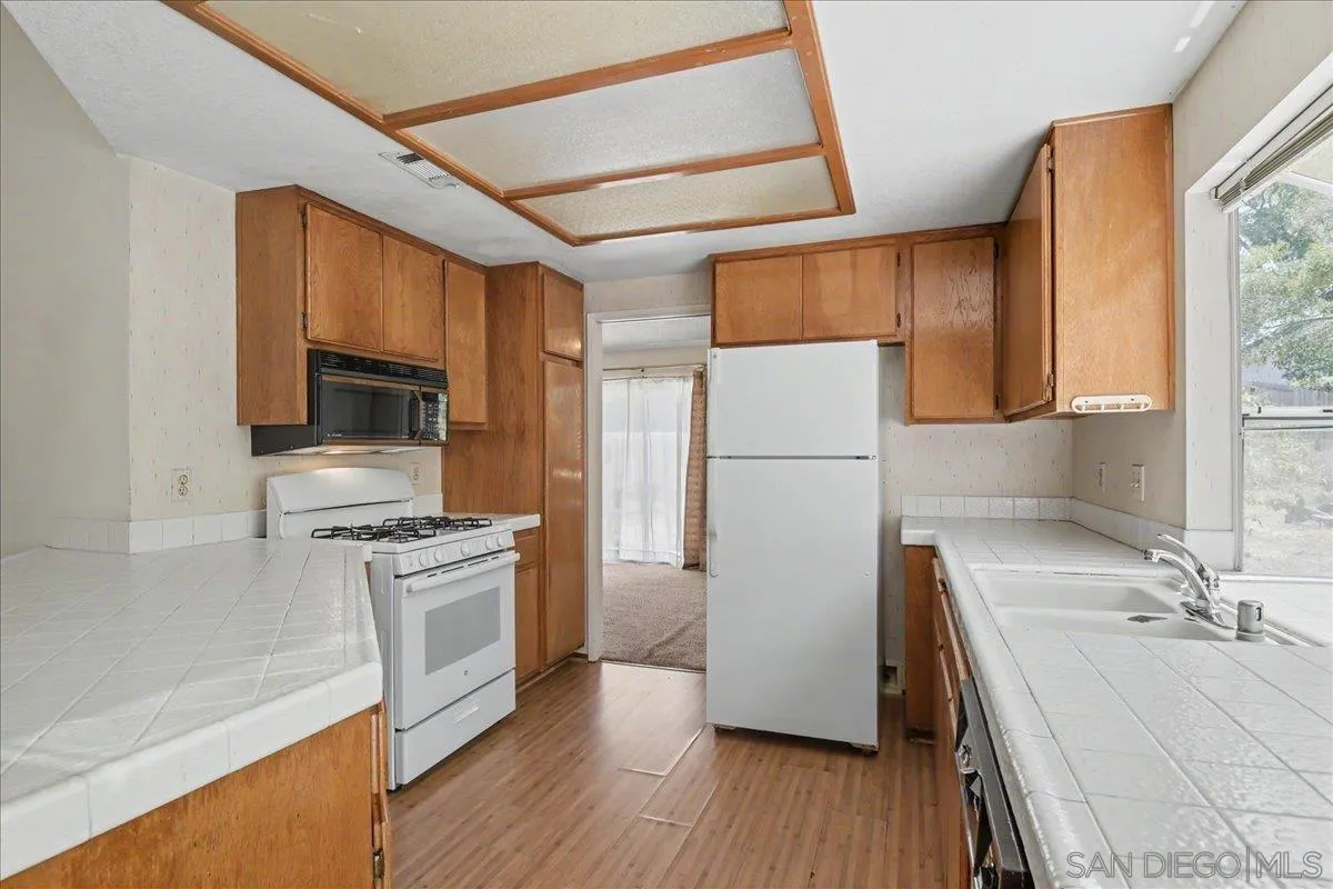 https://cdn.realtyfeed.com/cdn/127/260018346/1d34137f009cb74bb77b54f125ab15f8.webp