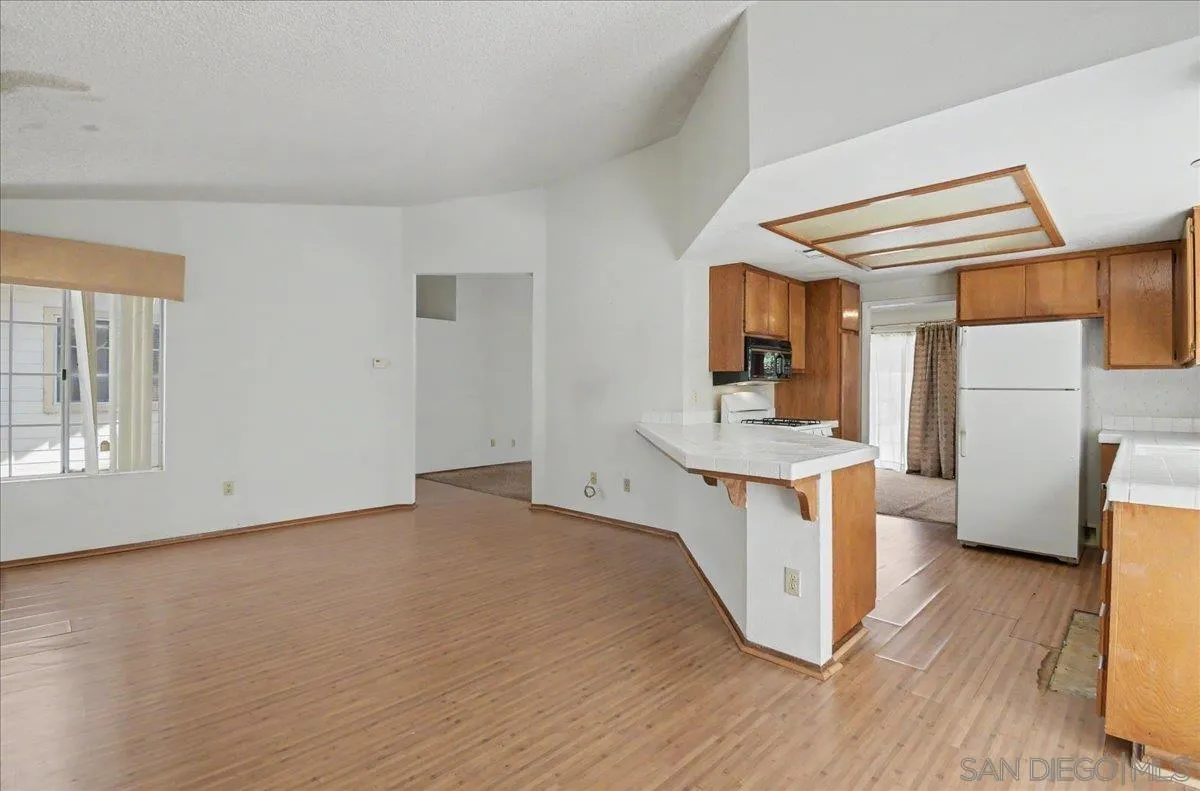 https://cdn.realtyfeed.com/cdn/127/260018346/1ecdfada8925a62e0469e4f4833d298e.webp