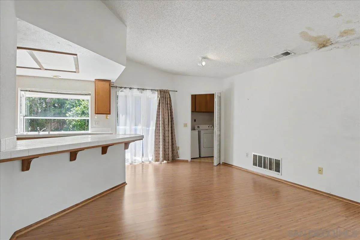 https://cdn.realtyfeed.com/cdn/127/260018346/6ad8ad0dedc7a2012e966f4335651062.webp