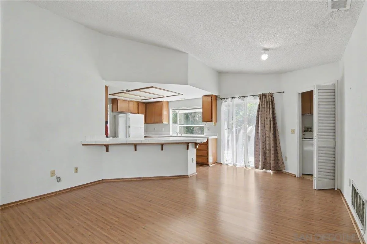 https://cdn.realtyfeed.com/cdn/127/260018346/c0d7b6d64ea7455193697edc75a21294.webp