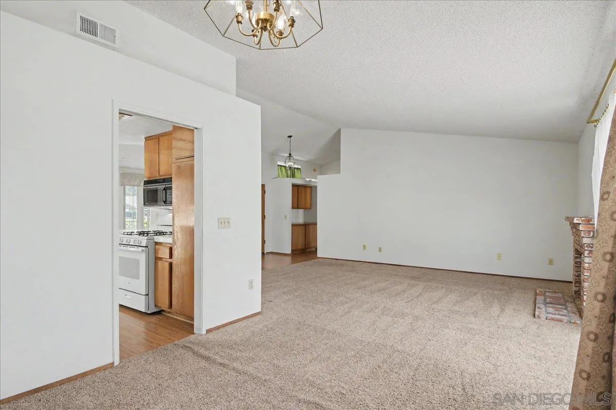 https://cdn.realtyfeed.com/cdn/127/260018346/e71c450b62145fa04d03f438f08e1b46.webp