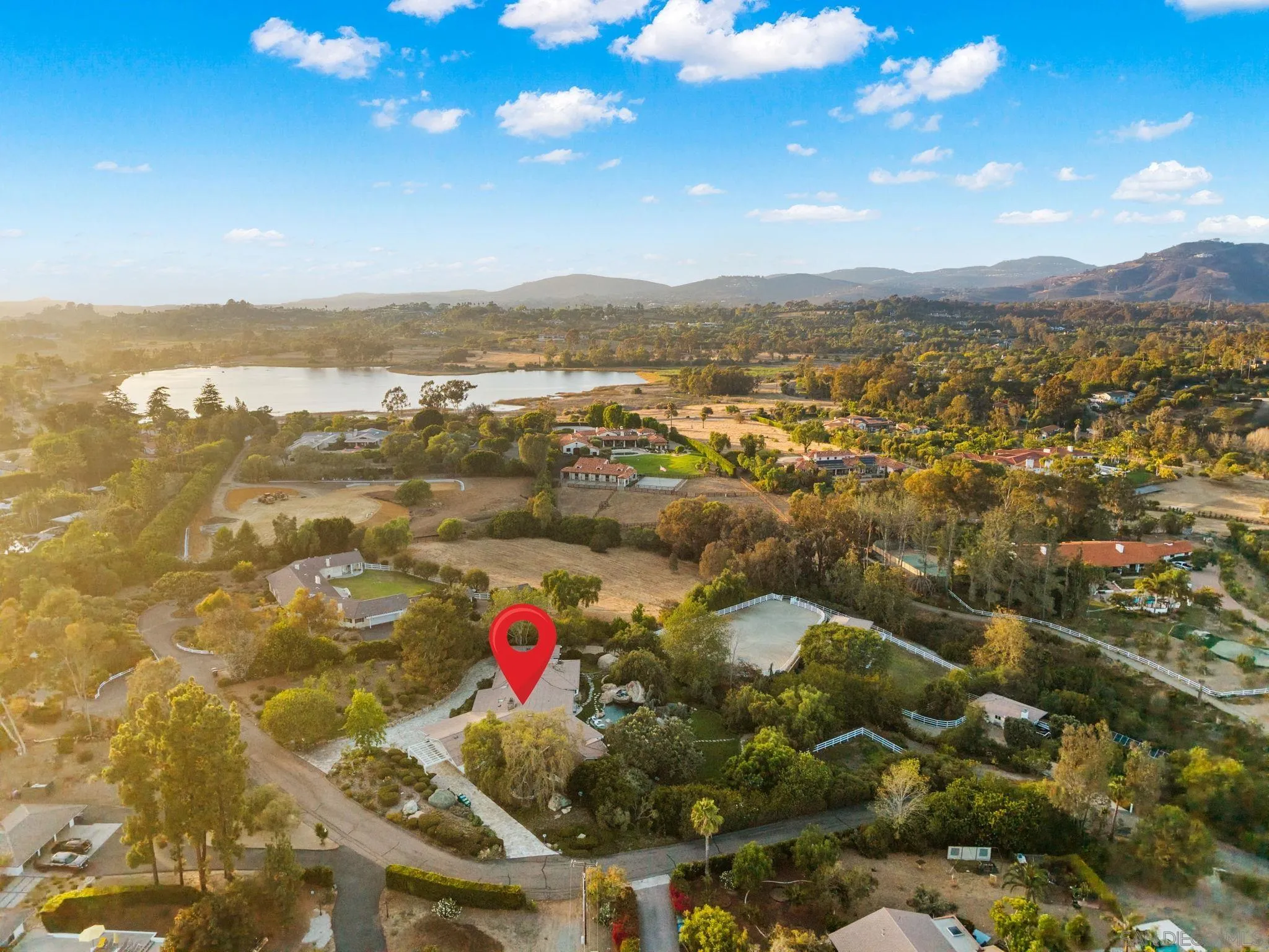 https://cdn.realtyfeed.com/cdn/127/260018355/0398e59961f5f9c0fa494d72b52eb251.webp