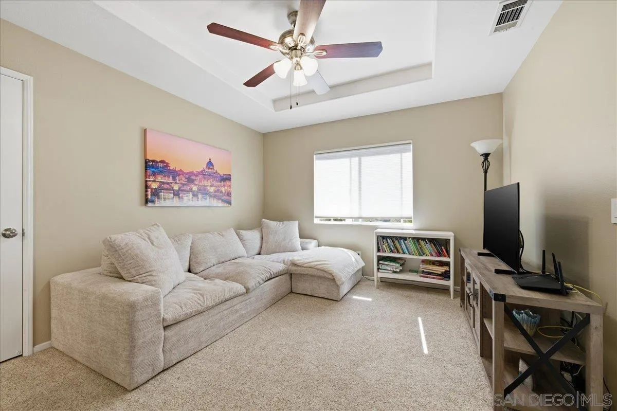 https://cdn.realtyfeed.com/cdn/127/260018360/783eb78554c24153c71759232b6d759b.webp