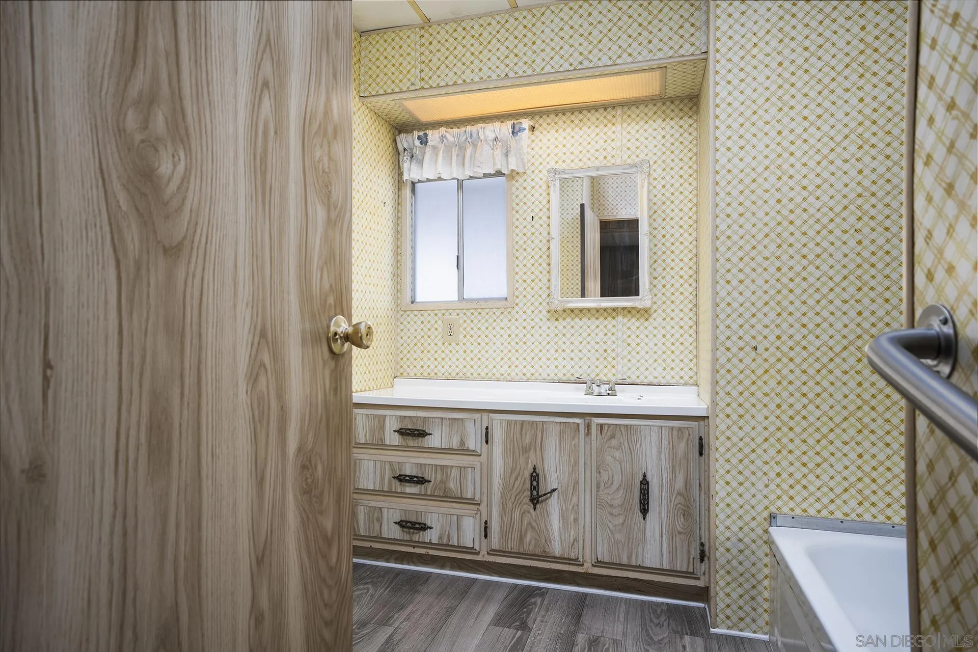 https://cdn.realtyfeed.com/cdn/127/260018362/045422c8e6d1b21fe4c6cd3b68bfdc32.webp