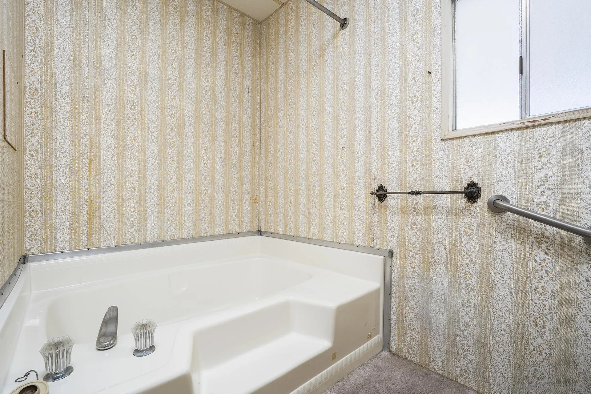 https://cdn.realtyfeed.com/cdn/127/260018362/2a0725852193660efcbbd47be2eb8729.webp