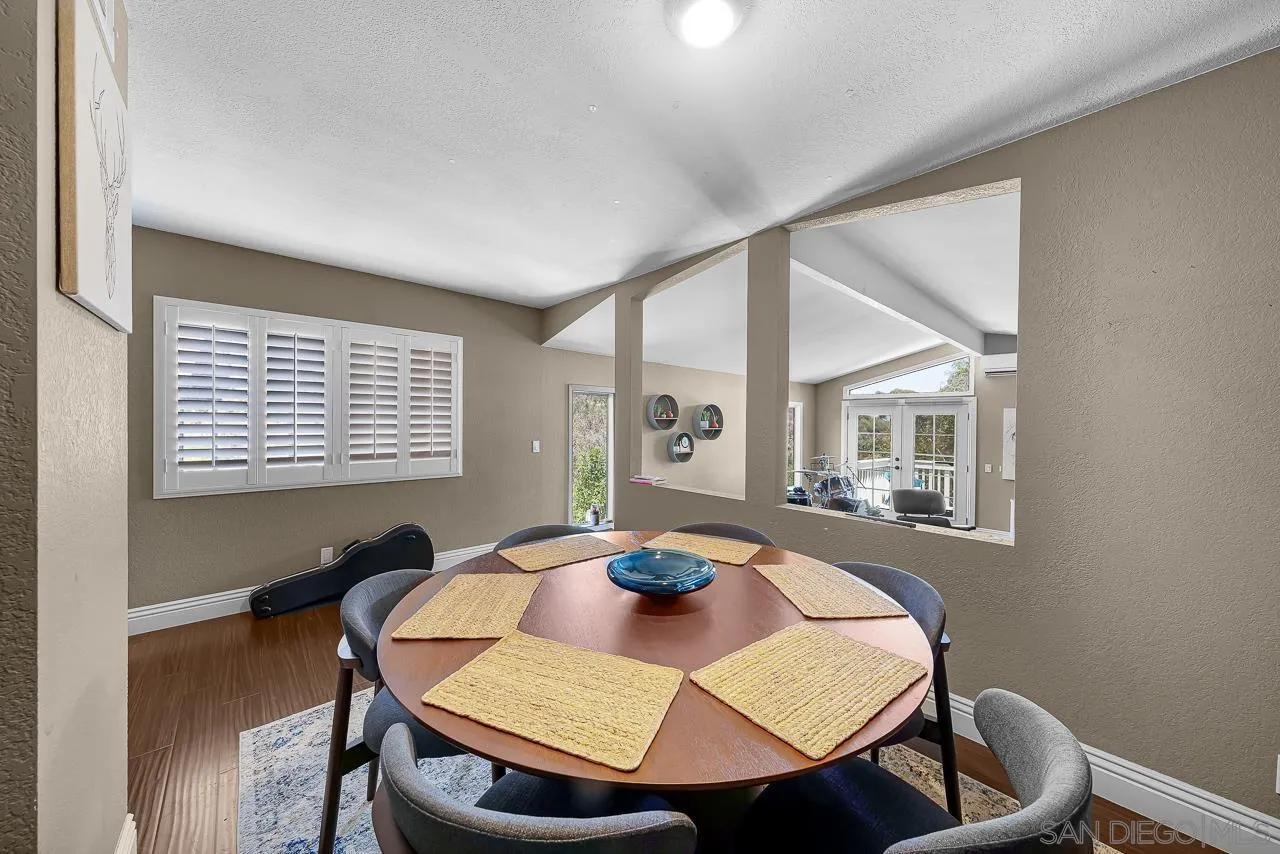 https://cdn.realtyfeed.com/cdn/127/260018367/09eddf500150d321e14d94bb8c892a5e.webp